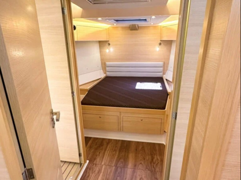 Hire Sailboat Delta Yachts with a boat licence