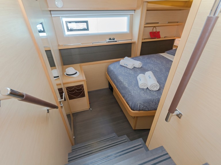 Yacht hire Marina (City) cheap Lagoon 560