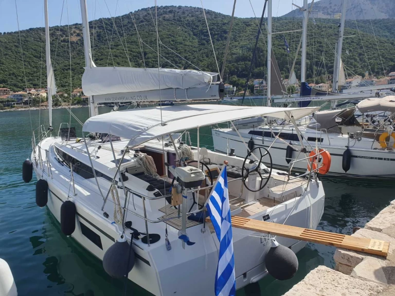 Hire Sailboat Bavaria with a boat licence