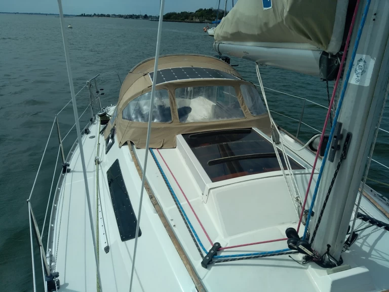 Yacht hire Lorient cheap First 29 Dl