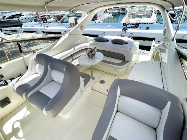 Motorboat to hire Puerto Banús at the best price