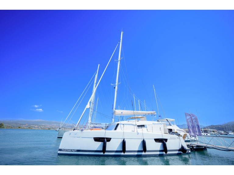 Yacht charter Néa Péramos - Fountaine Pajot Astrea 42 on SamBoat
