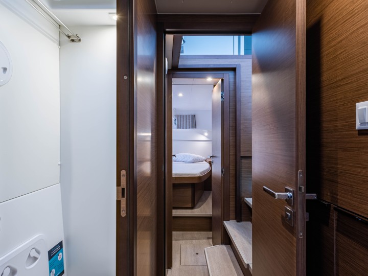 Hire Catamaran Lagoon with a boat licence