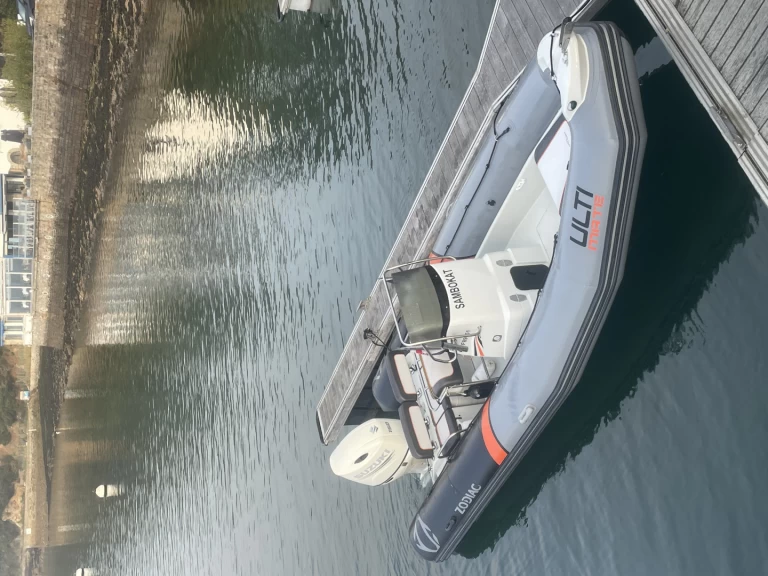 Hire RIB Zodiac with a boat licence