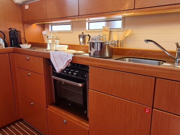 Hire Sailboat Bavaria with a boat licence