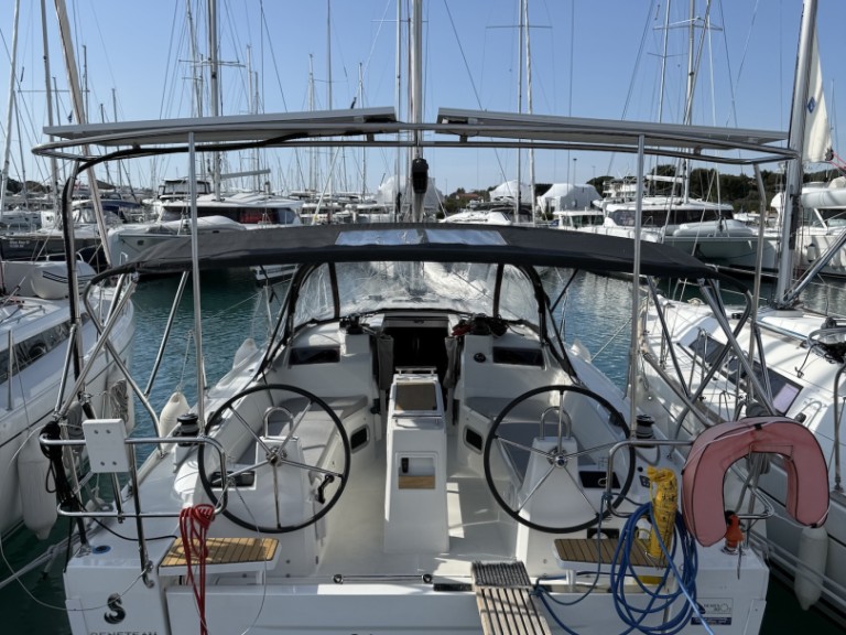 Sailboat to hire Sukošan at the best price