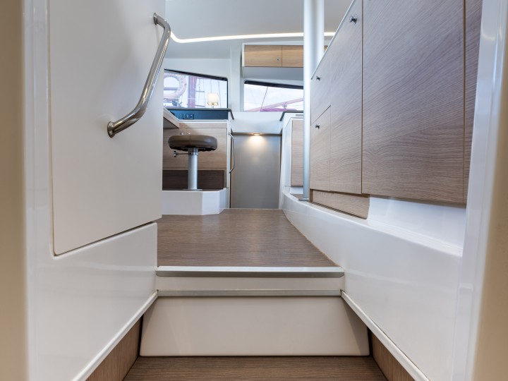 Charter a Bali Bali 4.1 in Néa Péramos on Samboat