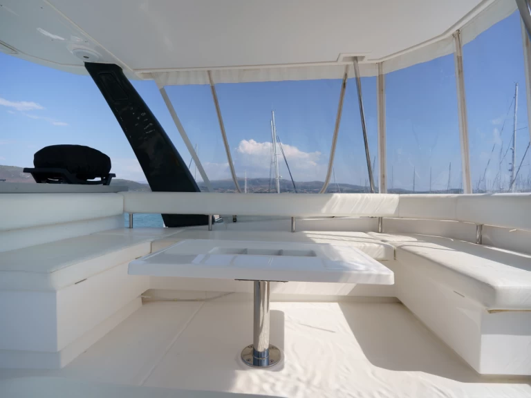 Charter a Leopard Leopard 43 Powercat in Néa Péramos on Samboat
