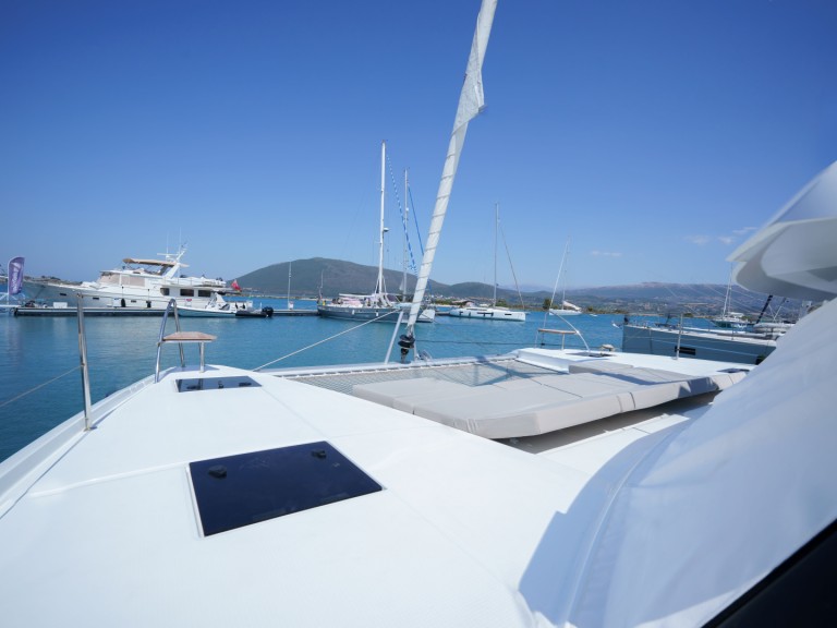 Catamaran hire in Néa Péramos - Fountaine Pajot Astrea 42