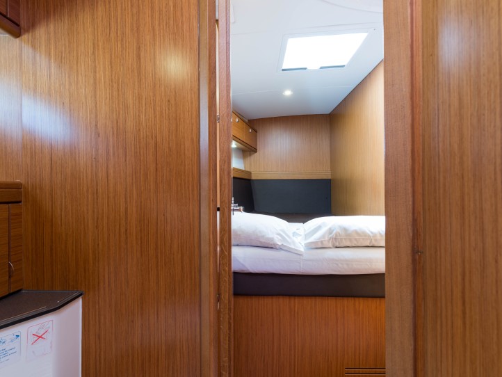 Hire Sailboat Bavaria with a boat licence