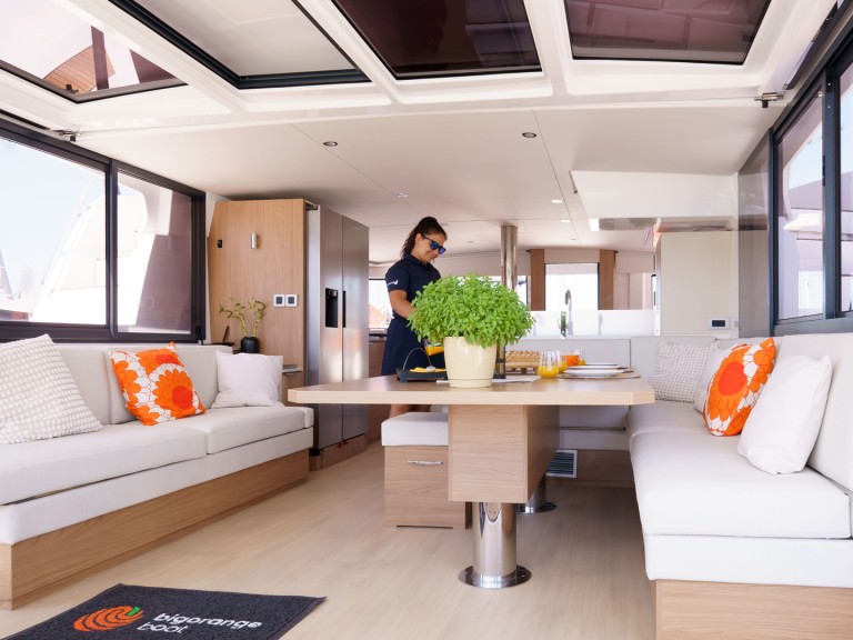 Charter a Bali Bali 4.8 in Néa Péramos on Samboat