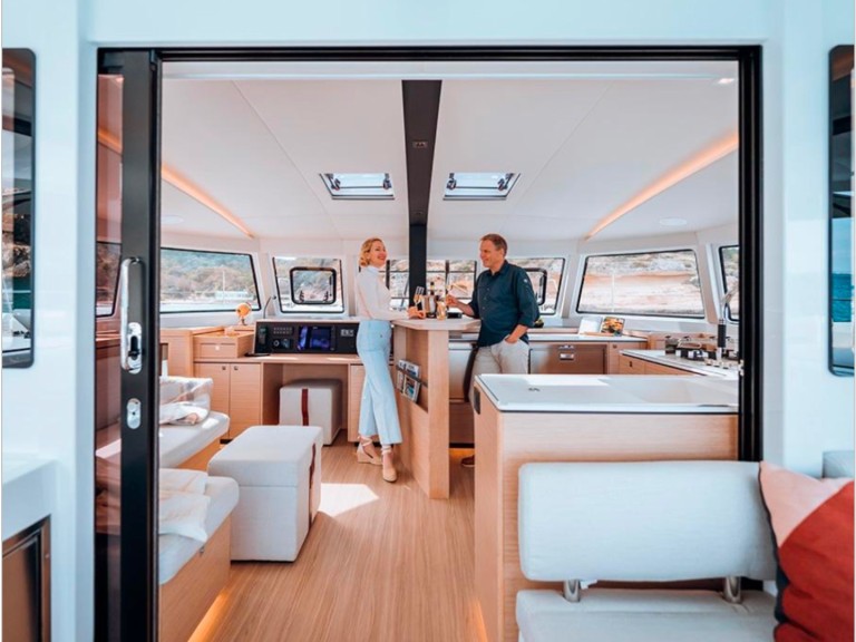 Hire Catamaran with or without skipper Nautitech Néa Péramos