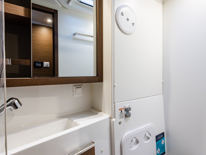 Hire Catamaran Lagoon with a boat licence