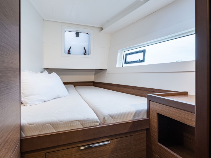 Catamaran to hire Néa Péramos at the best price