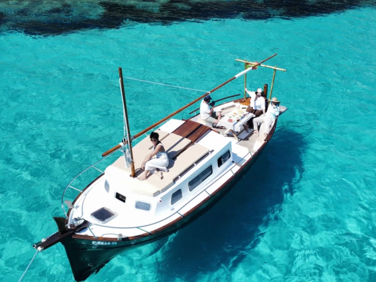 Charter a Menorquin-Yachts Capeador 43 in Palma de Mallorca on Samboat