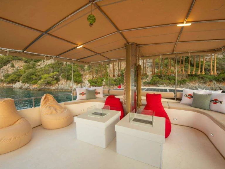 Hire Sailboat Gulet with a boat licence