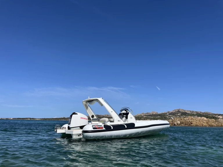 RIB hire in Cannigione - Altamarea Wave 23 Sport