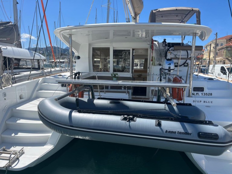 Catamaran hire in Lefkáda - Lagoon Lagoon 39