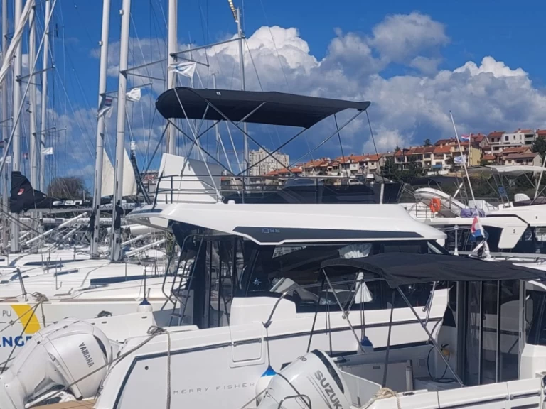 Yacht hire Pula cheap Merry Fisher 1095 Fly
