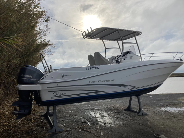 Hire Motorboat Jeanneau with a boat licence