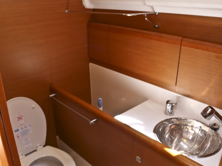 Yacht hire Volos cheap Sun Odyssey 33i