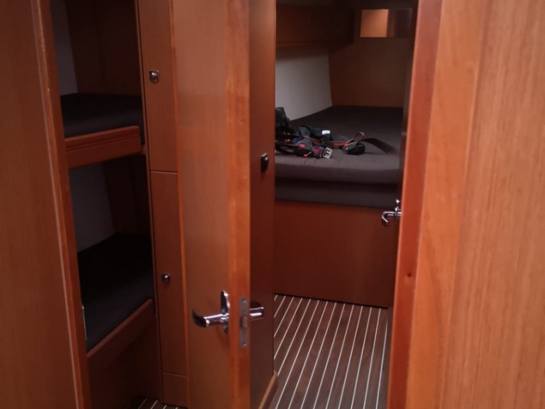 Hire Sailboat Bavaria with a boat licence