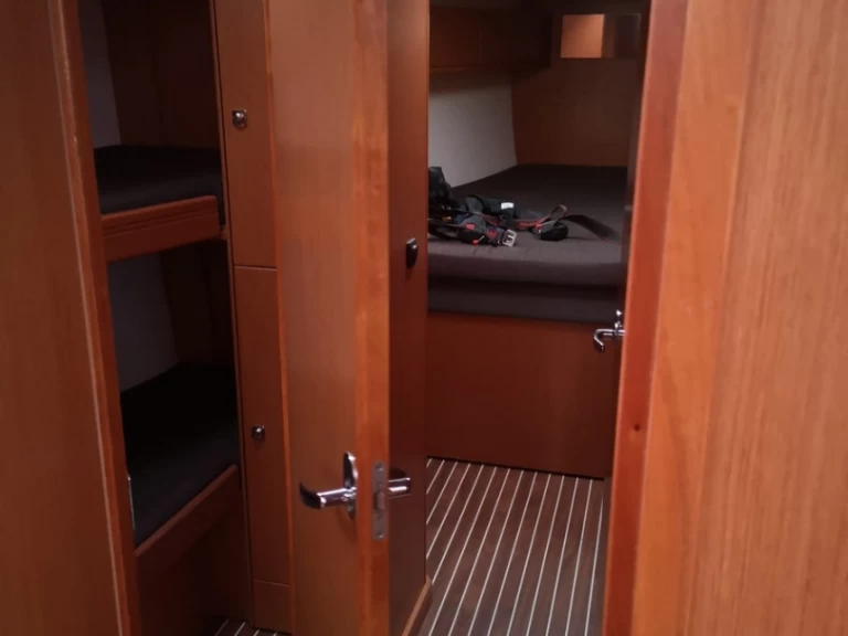 Hire Sailboat Bavaria with a boat licence