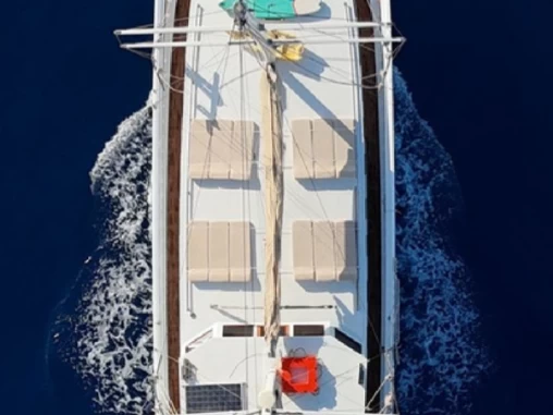 Hire Sailboat Custom Made with a boat licence