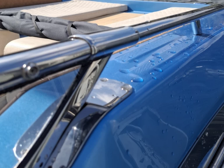 Yacht charter Como (City) - Mostes Offshore31  on SamBoat