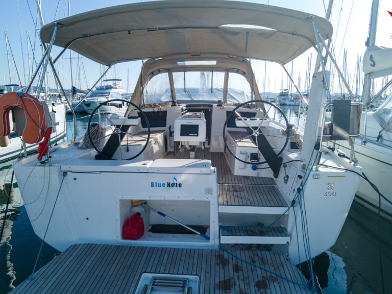 Yacht charter Bandol - 3 DUFOUR 390 GL- BL on SamBoat