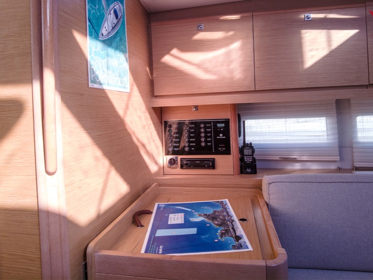 Hire a 3 DUFOUR 390 GL- BL Bandol