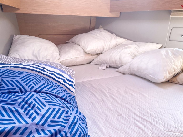 Yacht hire Bandol cheap DUFOUR 390 GL- BL