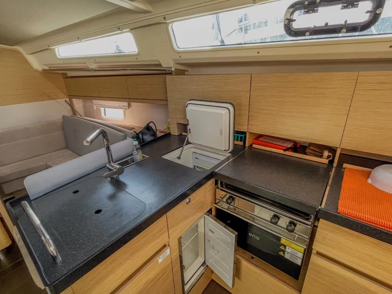 Yacht charter Bandol - 9 Hanse 388 on SamBoat