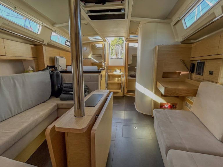 Sailboat hire in Bandol - 9 Hanse 388