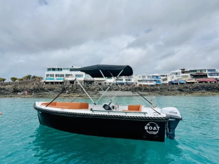 Hire Motorboat Silver with a boat licence