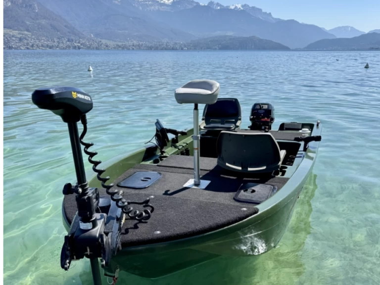 Hire Motorboat Rigiflex with a boat licence