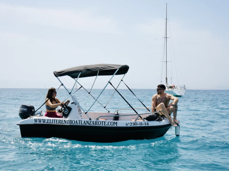 Charter a Astec FIBER 400 in Playa Blanca on Samboat