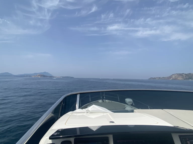 Hire a Absolute Yachts Absolute 58 fly Hyères