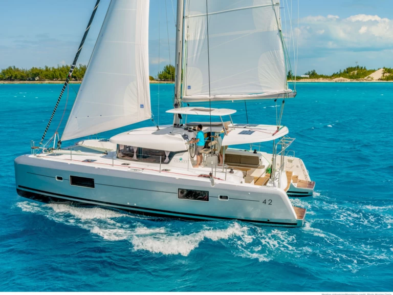 Catamaran to hire Le Marin at the best price