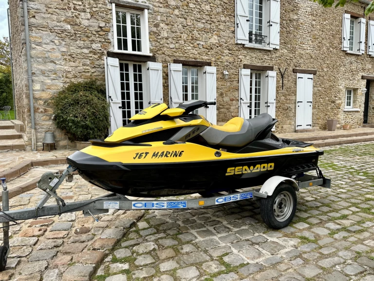 Charter a Sea-Doo Rxt 255 is  in Port-La Nouvelle on Samboat