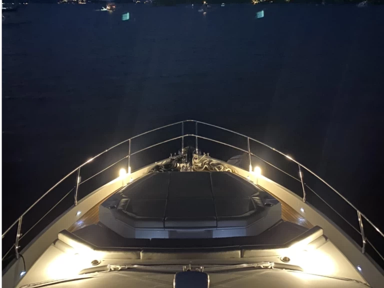 Hire Luxury Yacht with or without skipper Absolute Yachts Hyères