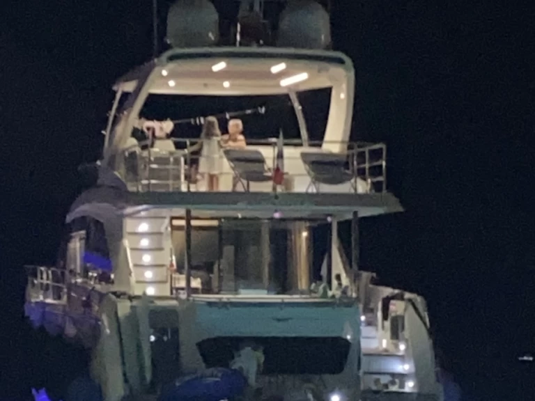 Hire Luxury Yacht Absolute Yachts with a boat licence