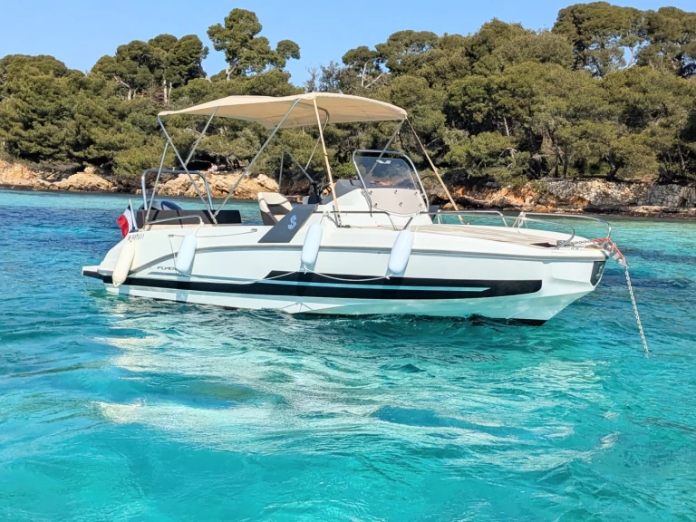 Hire Motorboat Bénéteau with a boat licence
