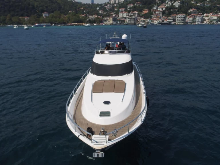 Hire Luxury Yacht Vip with a boat licence