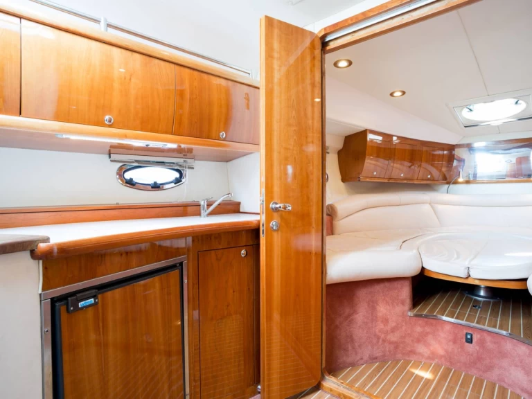 Hire Motorboat Pearl Sea Yachts with a boat licence