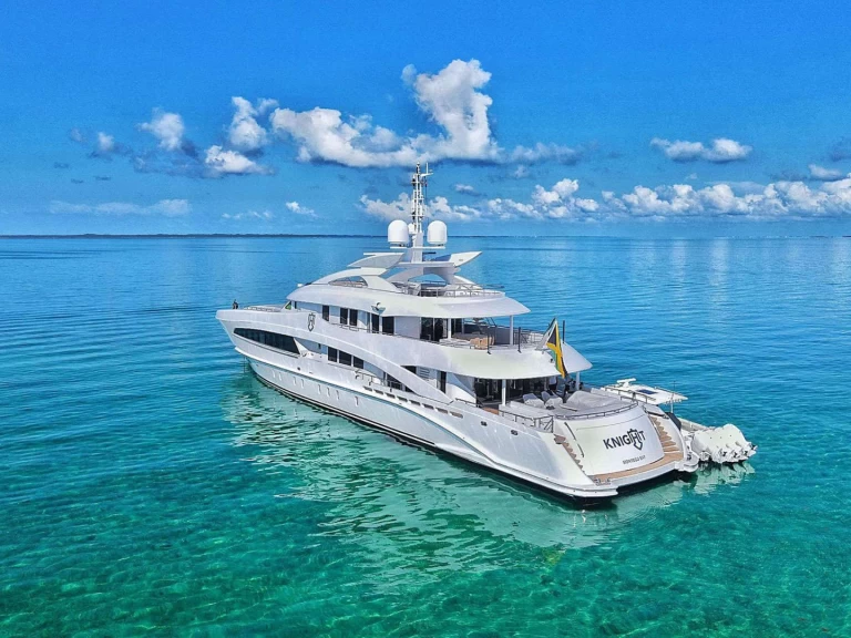 Hire Luxury Yacht Heesen with a boat licence