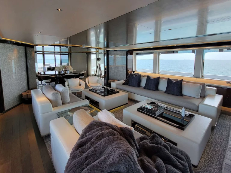 Luxury Yacht to hire Bahamas at the best price