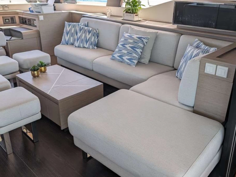 Yacht charter Naples - Fountaine Pajot INSPIRANTE on SamBoat