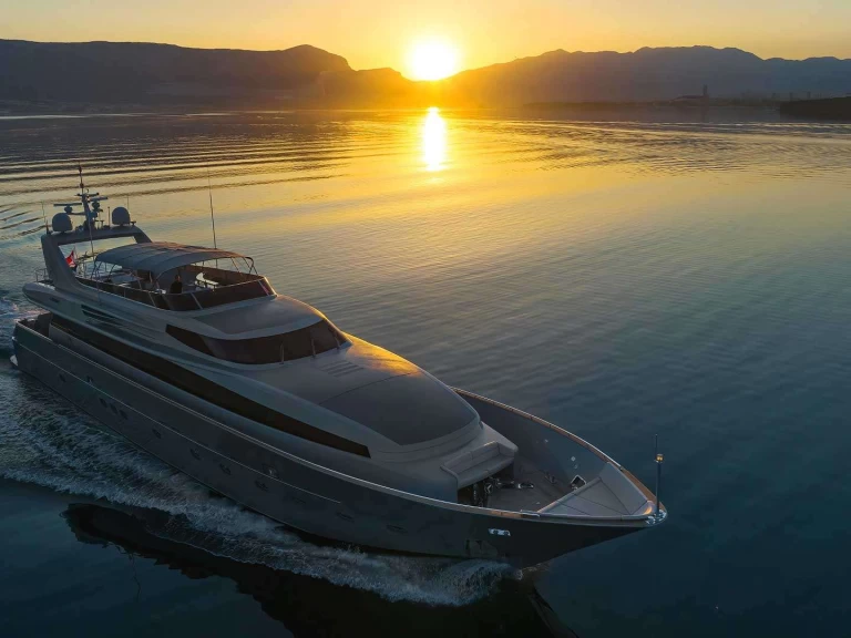 Hire Luxury Yacht Admiral - It with a boat licence