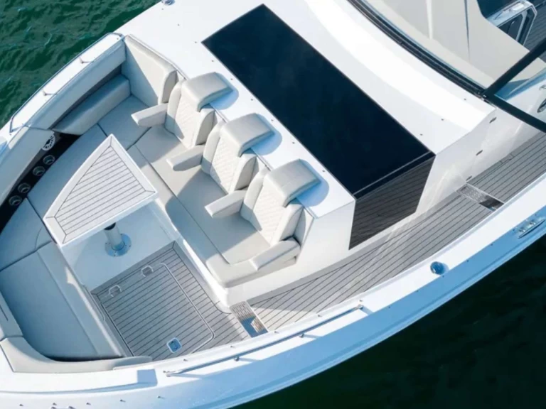 Luxury Yacht hire in Fort Lauderdale - Cruisers INTERLUDE